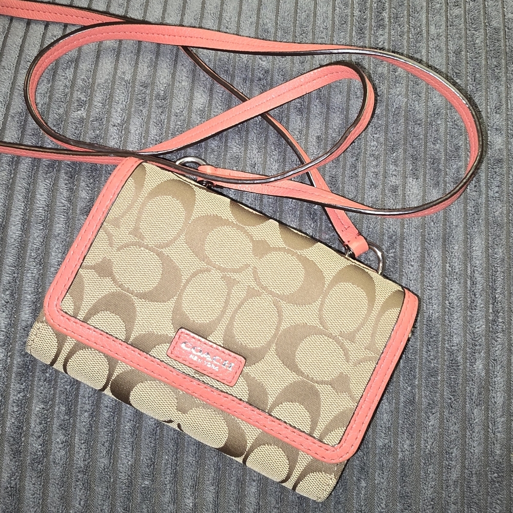 💰SALE💰 EUC Coach Avery Signature Canvas/Leather Mini Crossbody Bag - Picture 6 of 15